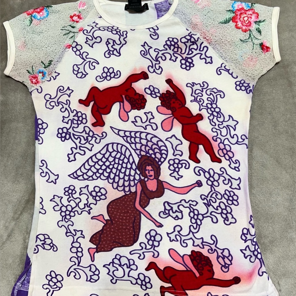 Custo Barcelona Graphic Tee with Purple and Red Accents
Pre-owned
Size M